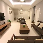 Ian\'S Genesis Townhouse